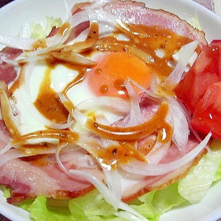 野菜たっぷりベーコンエッグ丼